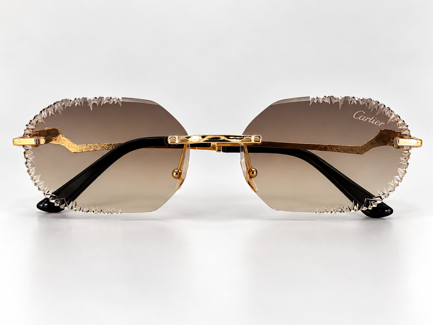 عینک آفتابی طرح Cartier